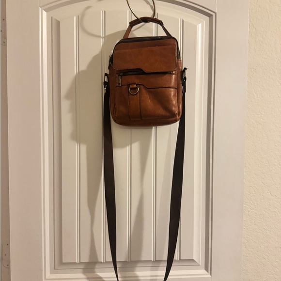 Classic Brown Leather Messenger Bag - Picture 11 of 15